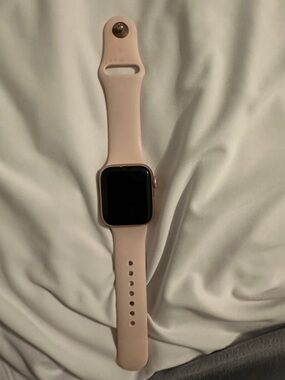 Apple Watch Series 4 (40mm) – Rose Gold with Pink Band